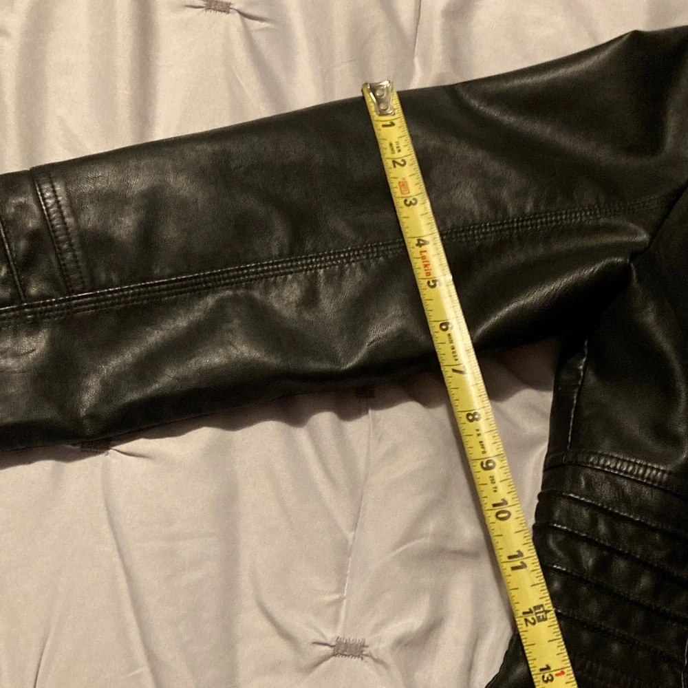 Women's Tanming Black Leather Jacket - Picture 7 of 10